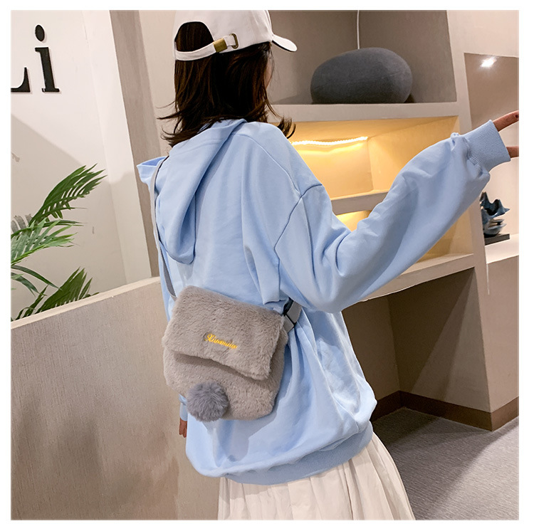 New Trendy Cute  Plush Shoulder Bag display picture 9