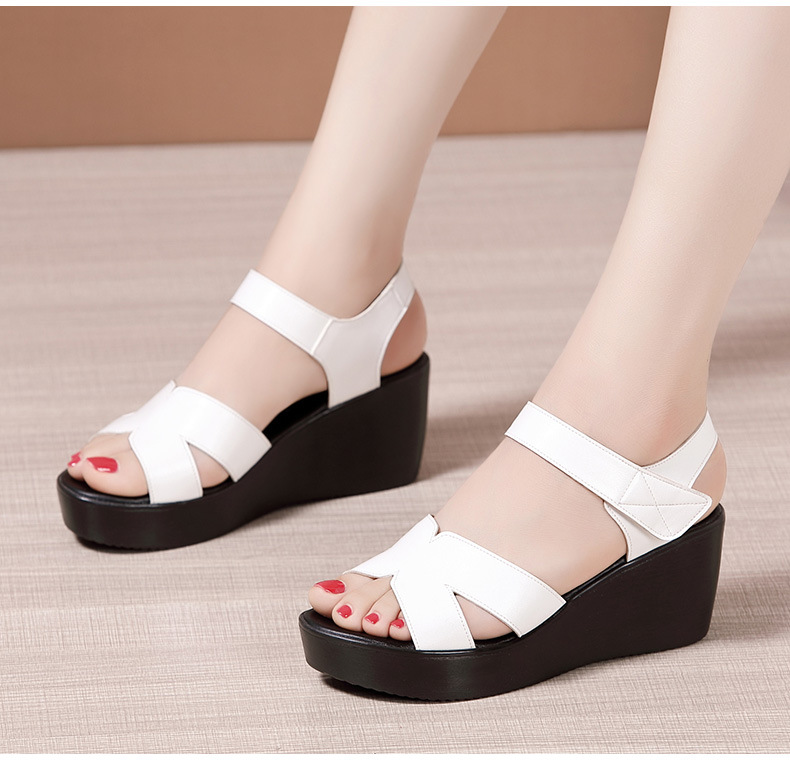 Sandal peep toe nữ đế xuồng mềm, gót vuông ổn định, đế dày chống trượt, form rộng cho chân to — Màu đen, Màu trắng, Màu đỏ chi tiết 13