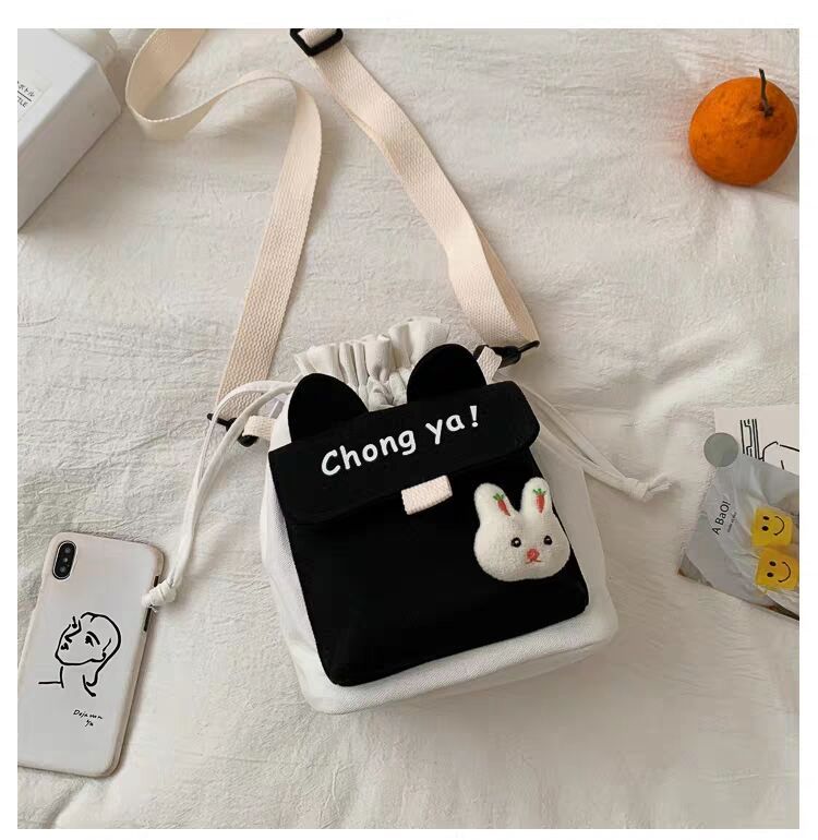 "2020 New style canvas bags for foreign trade, Korean style creative and fashionable shoulder bags, crossbody bags, one-piece consignment. undefined