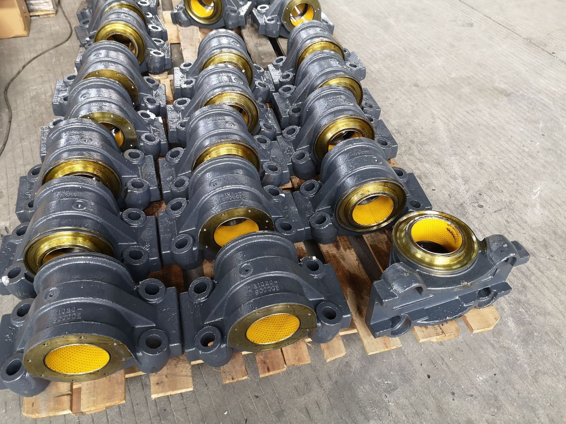 钢板 弹簧座 TRUNNION SEAT 适用于 斯堪尼亚 204732 1379964-阿里巴巴