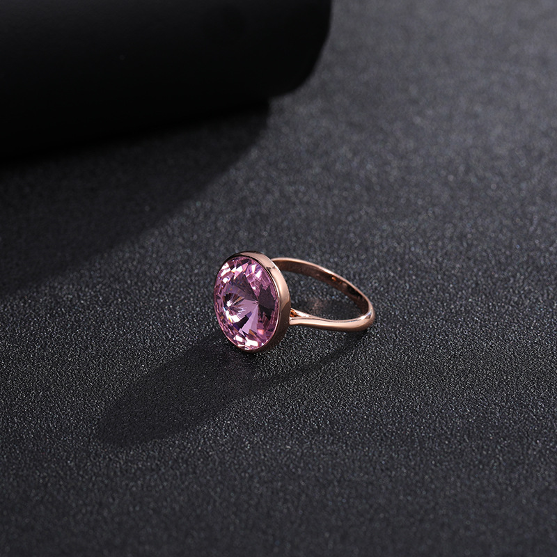 ŷ����Լ�¿�Բ�α�ʯ��ָŮ��ʱ�и��Կ羳���а���ָ����������