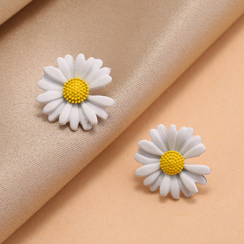 Japonais Et Coréen De Mode 2020 New Trendy Simple Boucles D'oreilles Doux Mori Super Fée De Tournesol Petite Marguerite Boucles D'oreilles Fleur display picture 20