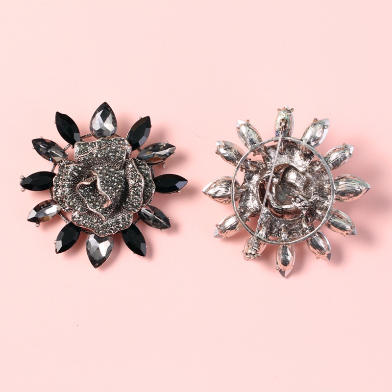 Full Diamond Sun Flower Brooch display picture 9