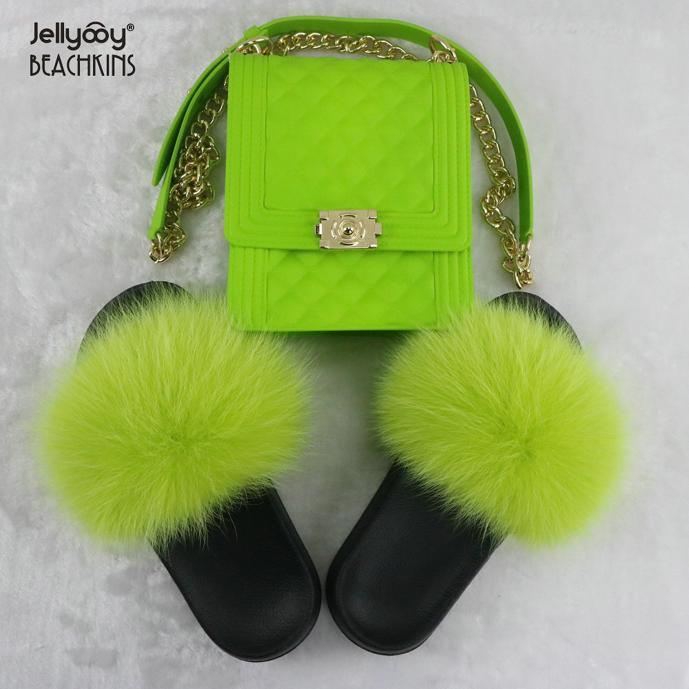 新款纯色磨砂竖款香奈菱格纹果冻链条包搭配女士狐狸毛拖鞋套装