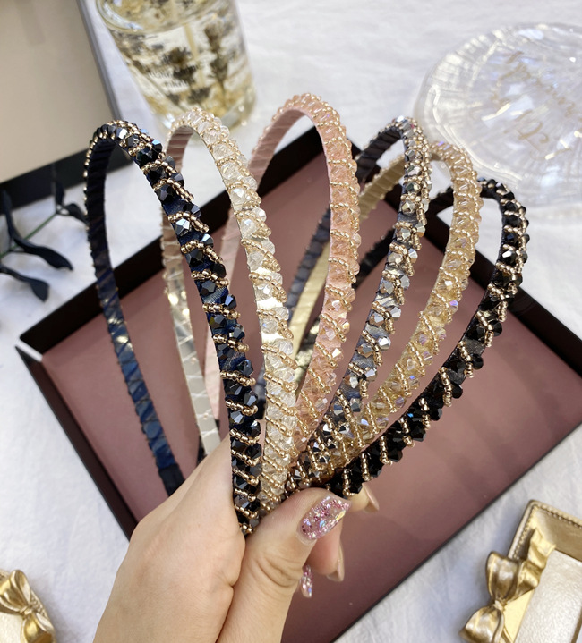 Corée Du Sud Nouveau Cristal Plein Diamant Bandeau Été Simple Trou De Cheveux Anneau En Acier Mince Bord Bandeau En Gros Nihaojewelry display picture 10