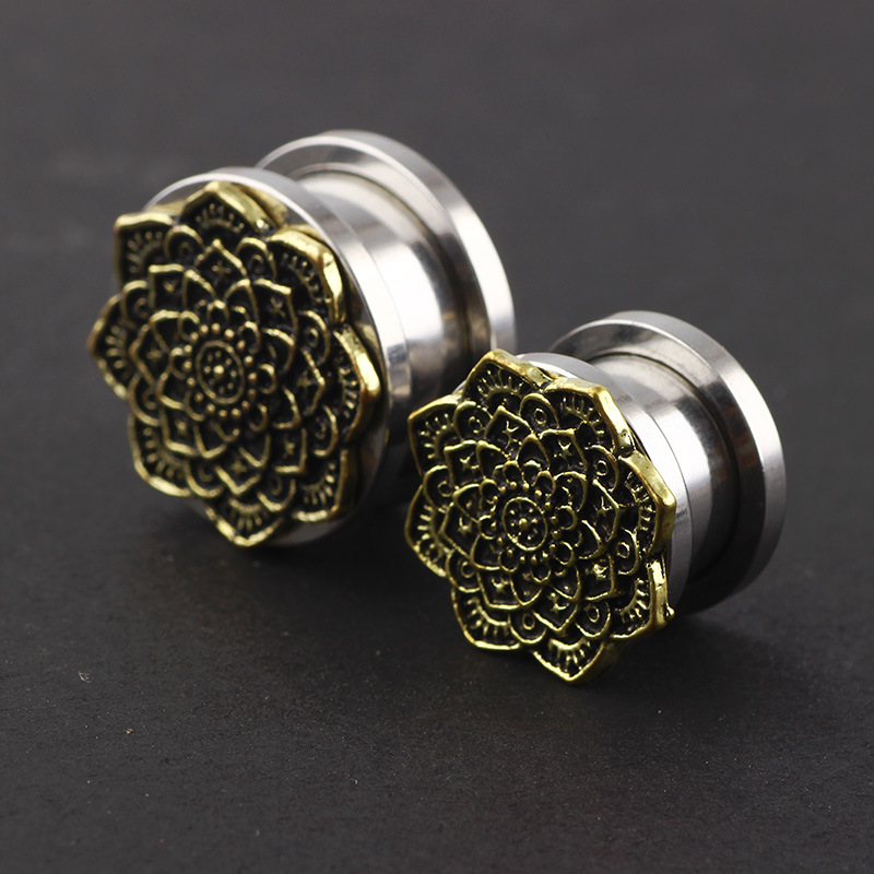 Pointed titanium steel lip stud product view