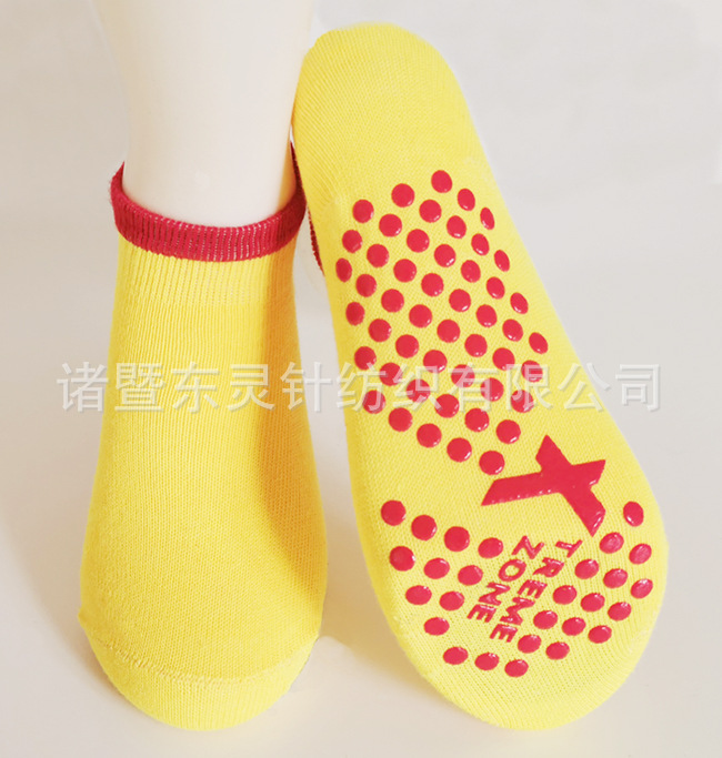Manufacturers produce trampoline sports socks parent-child yoga socks massage silicone non-slip socks Four Seasons Universal