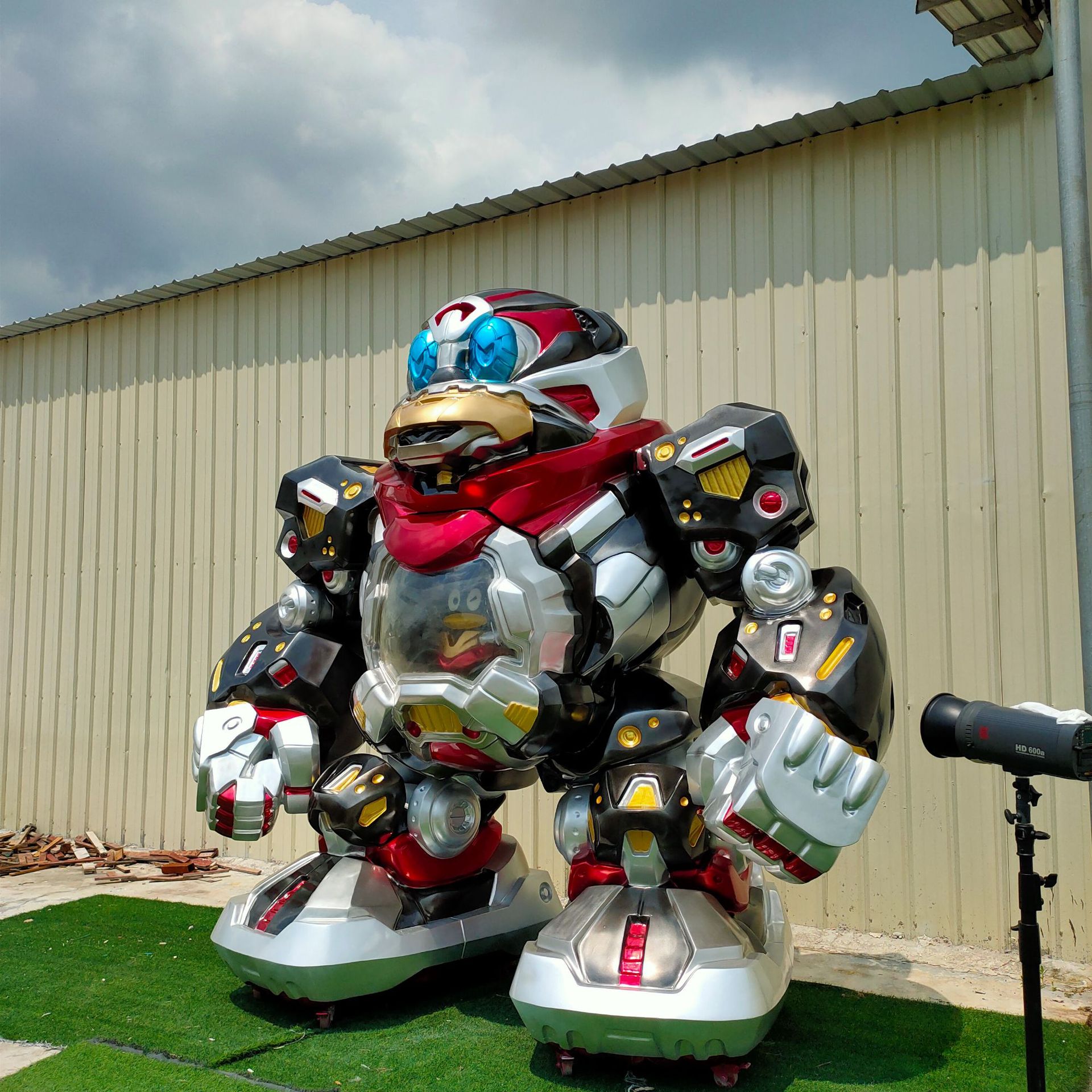 大型机器人3米雕塑  人物 动物 户外景观雕塑 商业美陈玻璃钢