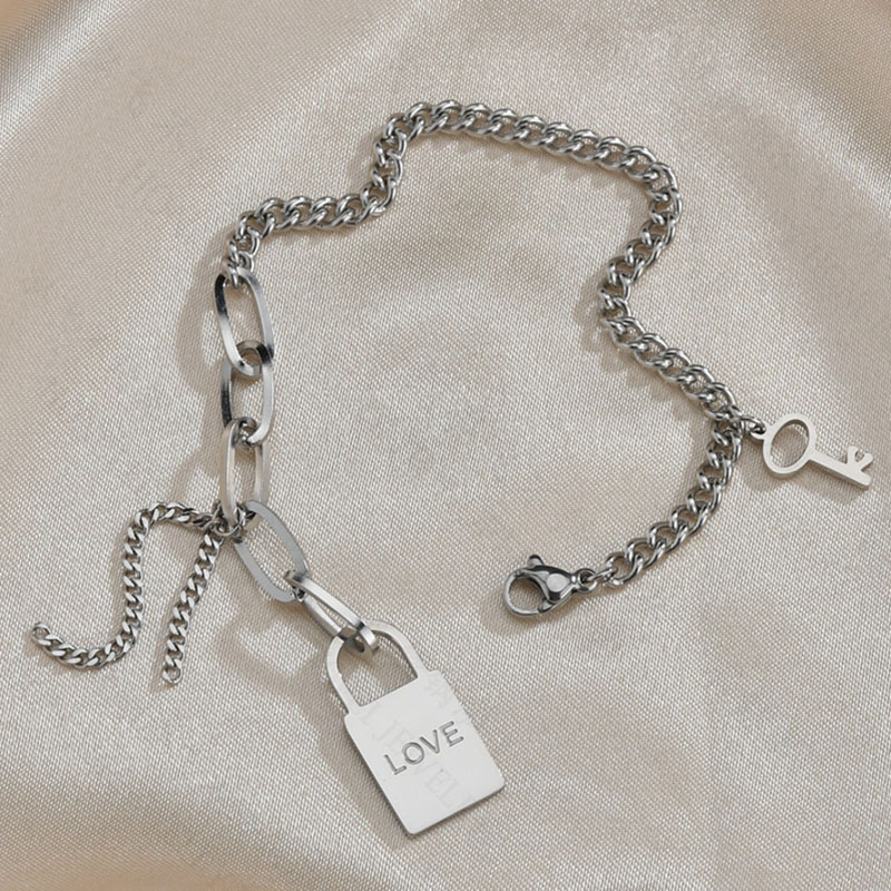 Korean Titanium Steel Love Letter Lock Simple Key  Bracelet display picture 2