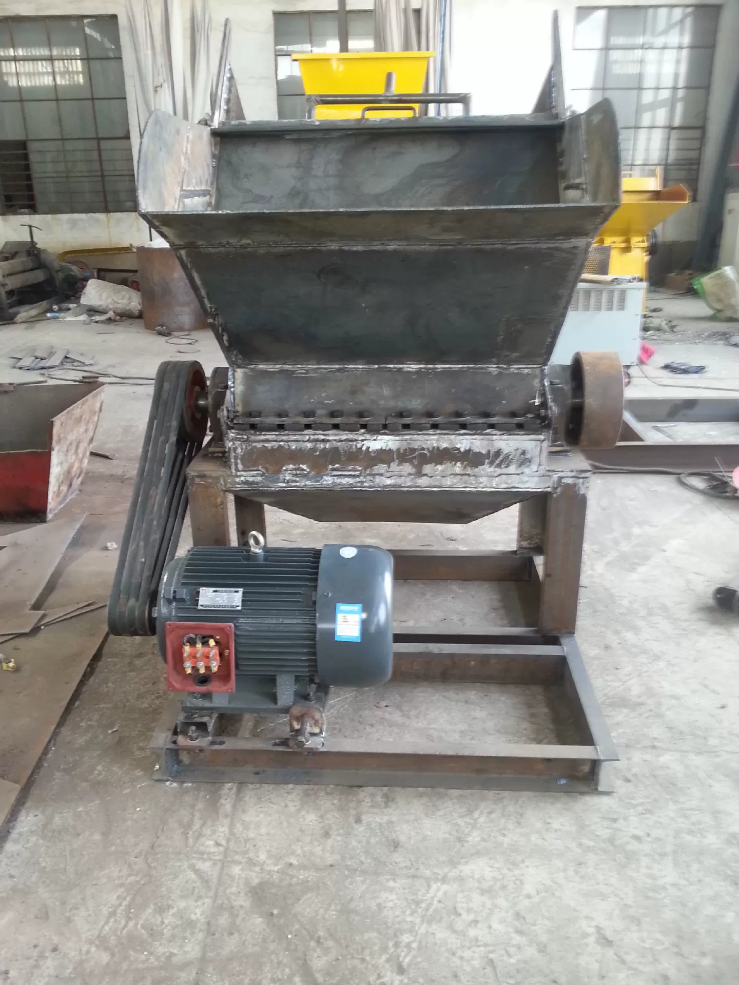 高效节能金属粉碎机易拉罐铁块废旧金属破碎机