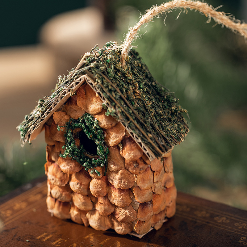 Corteza de Navidad pequeña casa decoración colgante nido de pájaros pequeña casa colgante árbol de Navidad colgante decoración de escritorio microscópica