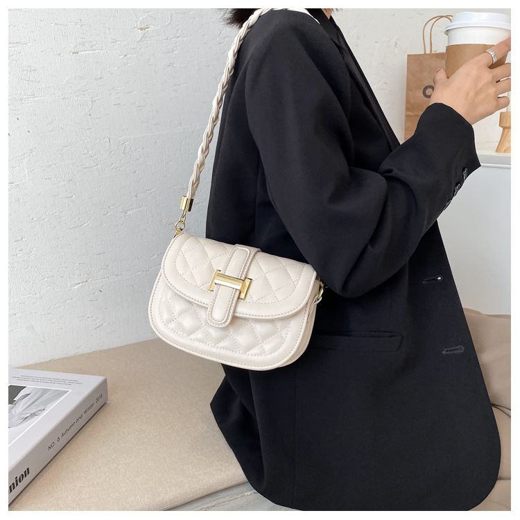 Fashionable One-shoulder Messenger Saddle Bag display picture 16