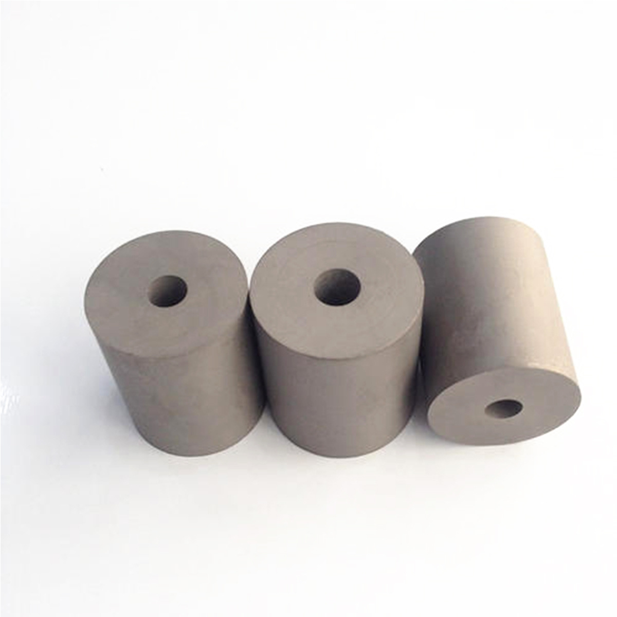 可根据客户要求制做各种 颗粒产品冷墩模、冲压模 钨钢模具