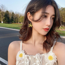 不对称黄色镂空花朵耳环女韩国气质网红个性花朵吊坠耳钩清新耳饰