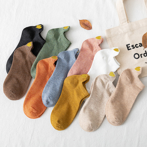 New spring and summer socks for women, Japanese candy-colored socks with embroidered love hearts on the heels, cotton women's trendy boat socks