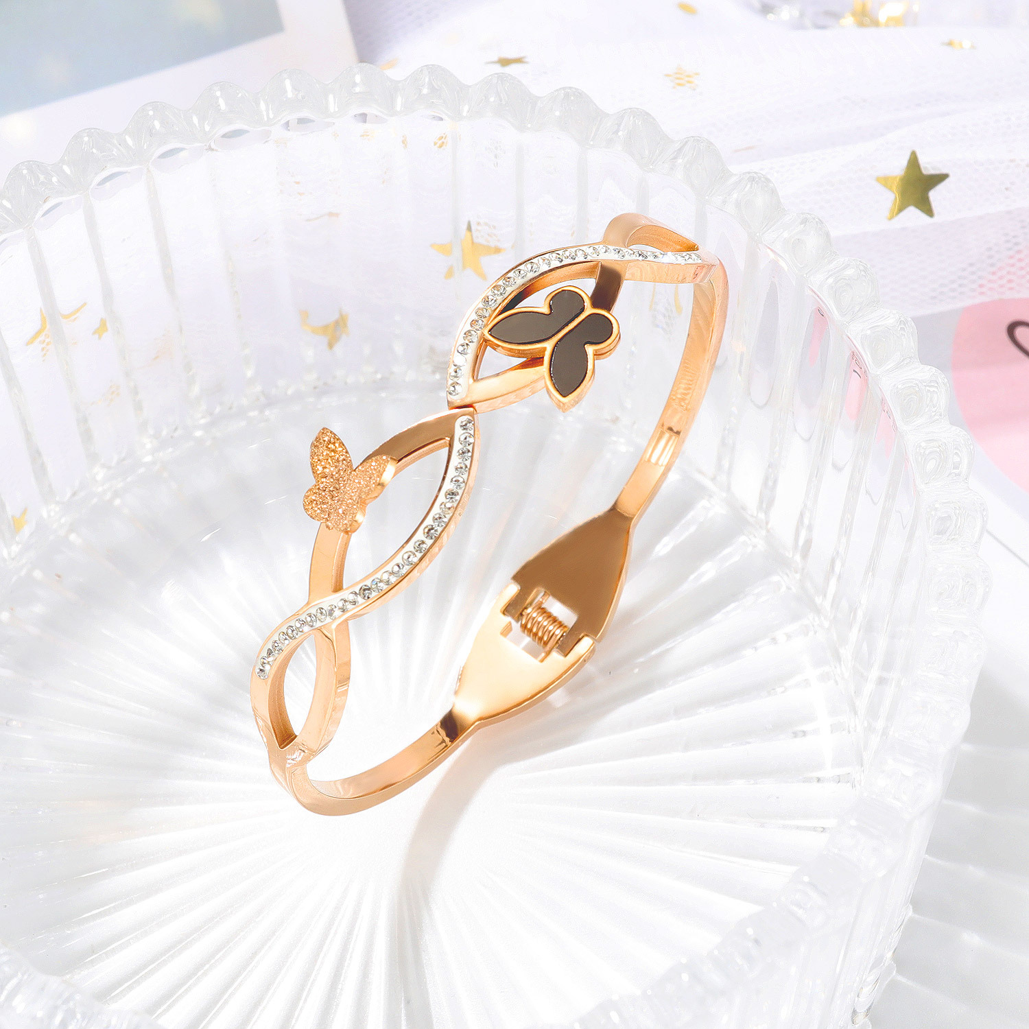 网红ins潮蝴蝶钛钢手镯女 简约小清新磨砂镂空设计冷淡风手环饰品