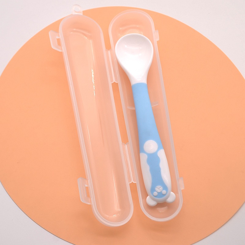 PP 상자가있는 단일 스푼-블루