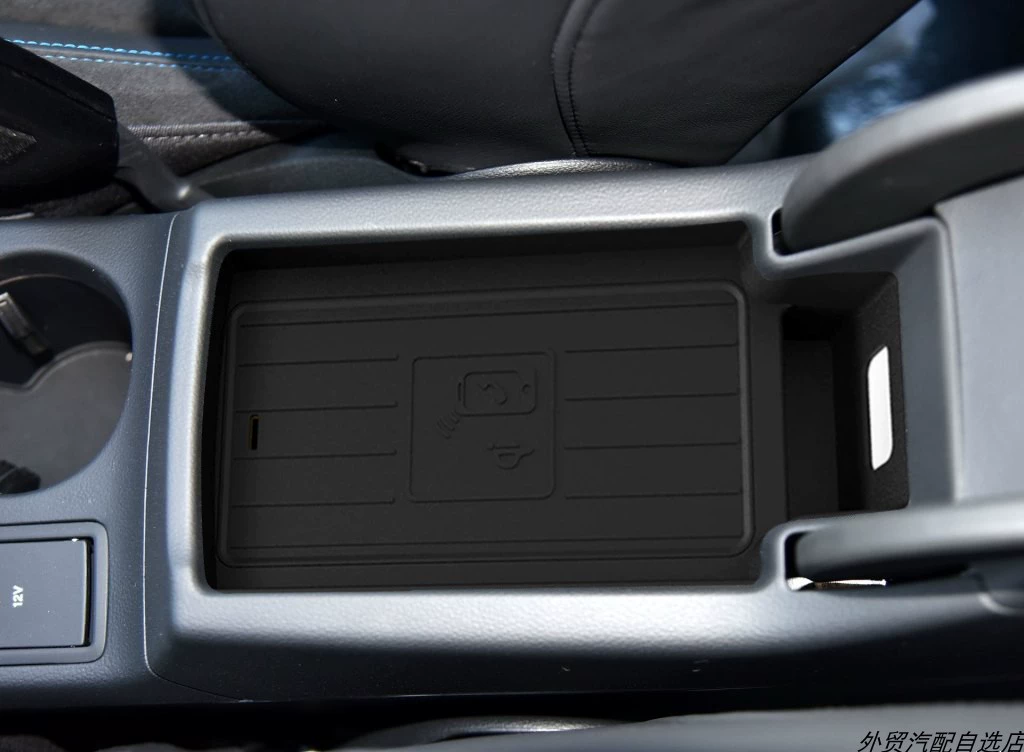 Применимо к новому источнику питания прикуривателя La Двухдвигательный в 2016-2018 автомобильных электроприборах Беспроводное зарядное устройство Audi Q3