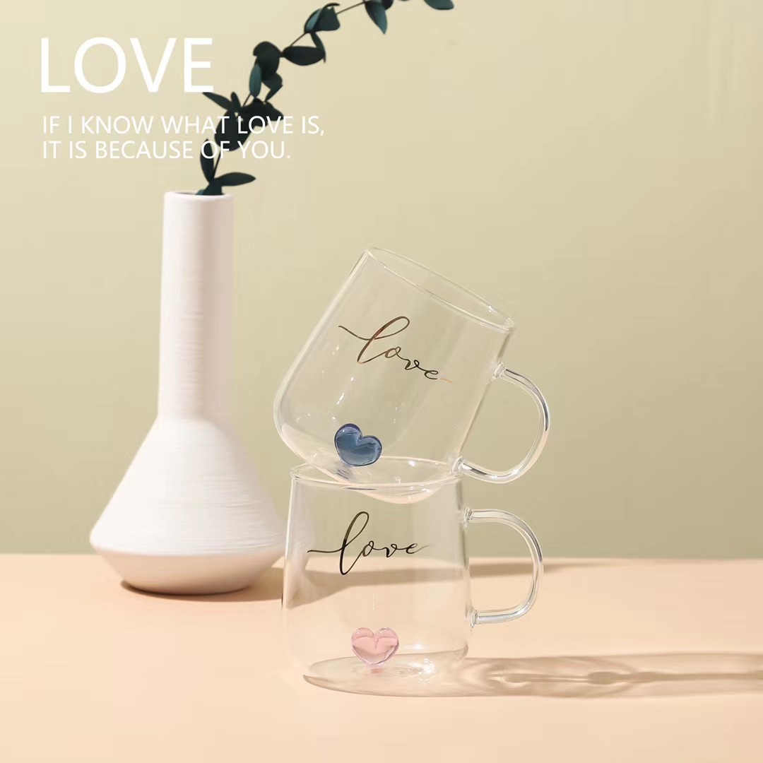 Personalidad creativa pareja de vidrio transparente taza de agua con tapa cuchara taza resistente a altas temperaturas melocotón corazón tridimensional niña taza