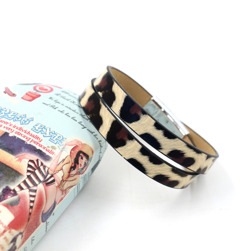 Leopard Print Pu Leather Bracelet Women&#39;s Simple Fashion Multilayer Bracelet display picture 4
