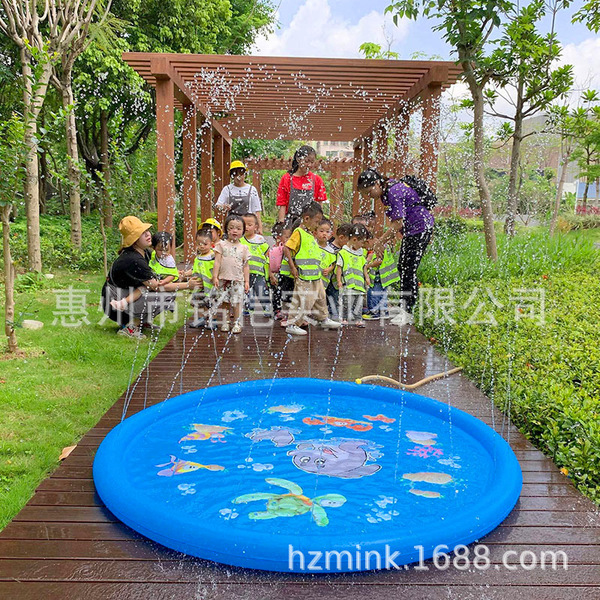 Travel toy play in water