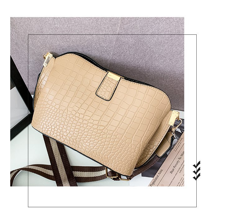 All-match Women's Messenger Bucket Crocodile Pattern One-shoulder Picture Autumn New Messenger Women's Bag display picture 46