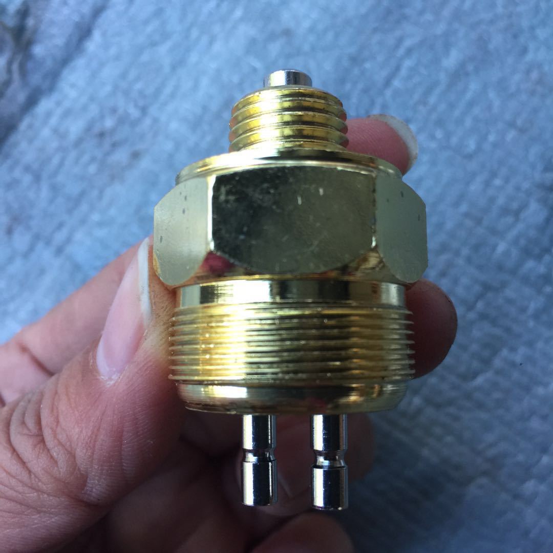 WG9100710068斯太尔倒车灯开关5