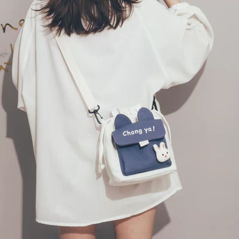 "2020 New style canvas bags for foreign trade, Korean style creative and fashionable shoulder bags, crossbody bags, one-piece consignment. undefined