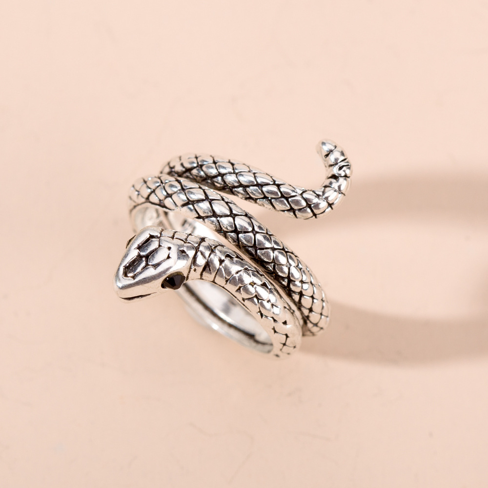 European and American retro punk ring cobra shape