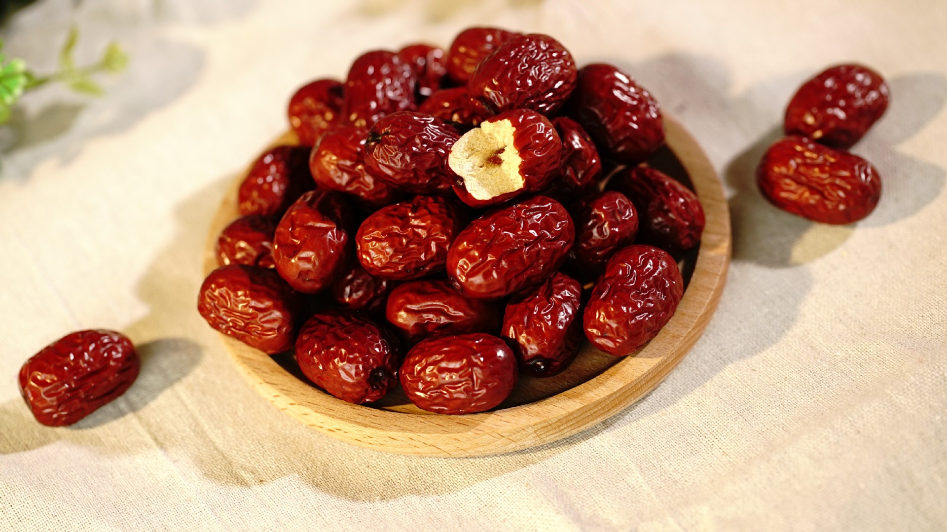 Ruoqiang Red Dates (Ziziphus jujuba) — Xinjiang Dried Jujube for Soup, Congee & Tea in use
