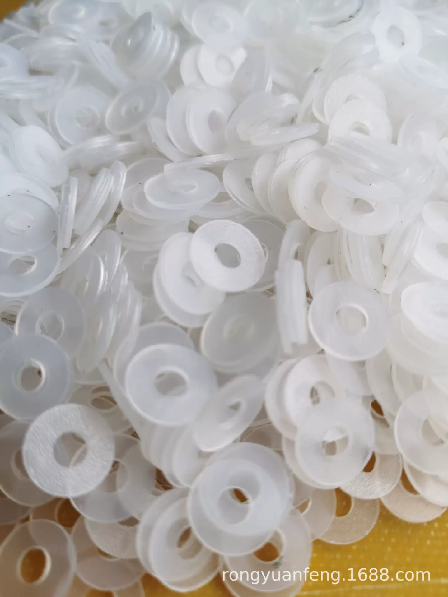 供应白色半透明PP垫片彩色胶片硬塑料板半透明磨砂PP垫圈磨砂质感