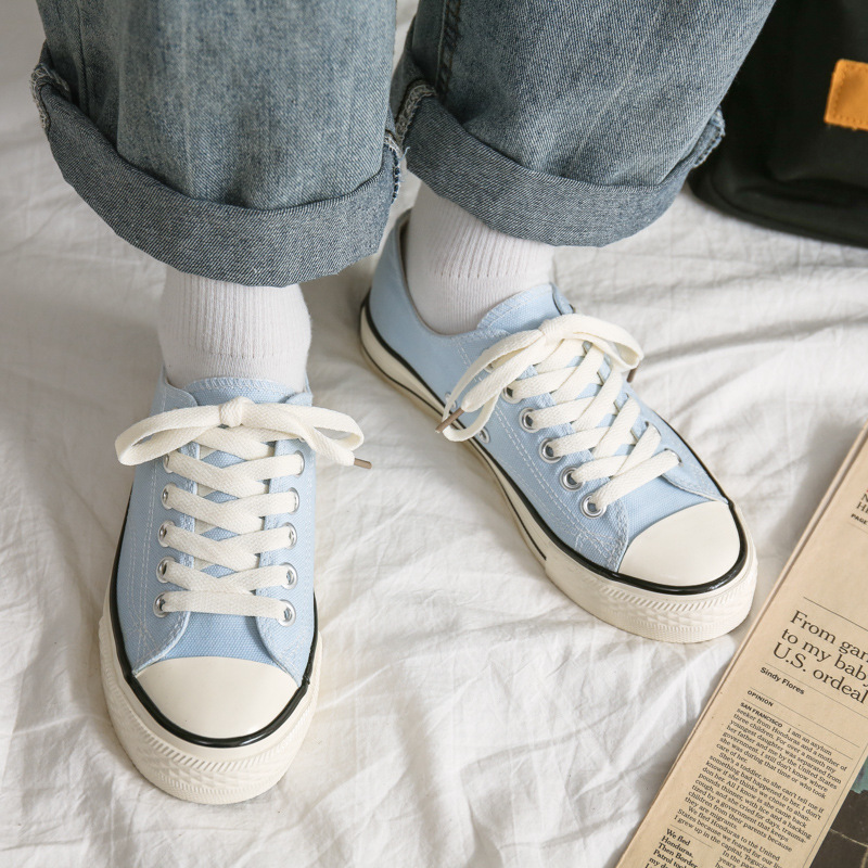 낮은 도움 스카이 블루