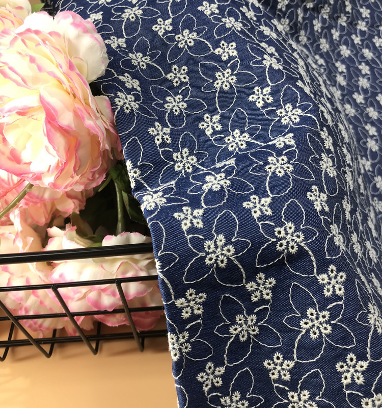 全棉工厂洗水牛仔棉布刺绣蓝色棉线满幅镂空连衣裙童装布料宽花边