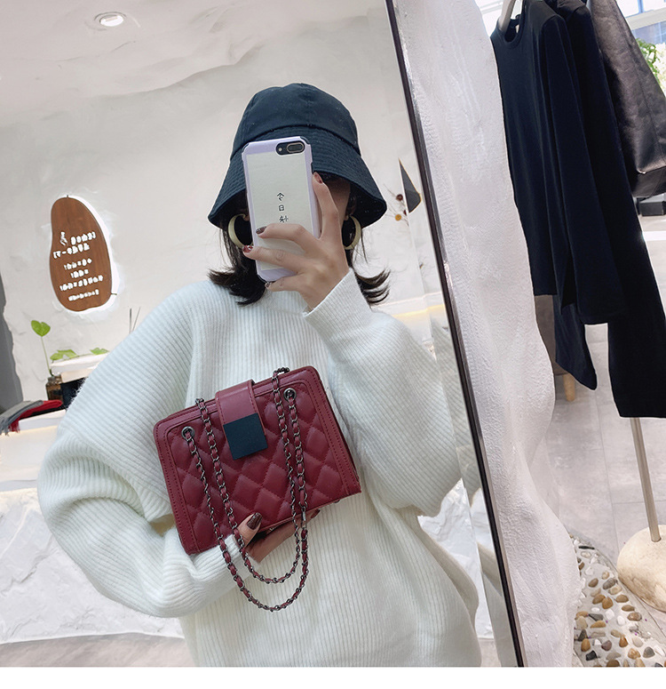 Fashion One-shoulder Messenger Rhombic Small Square Bag display picture 13