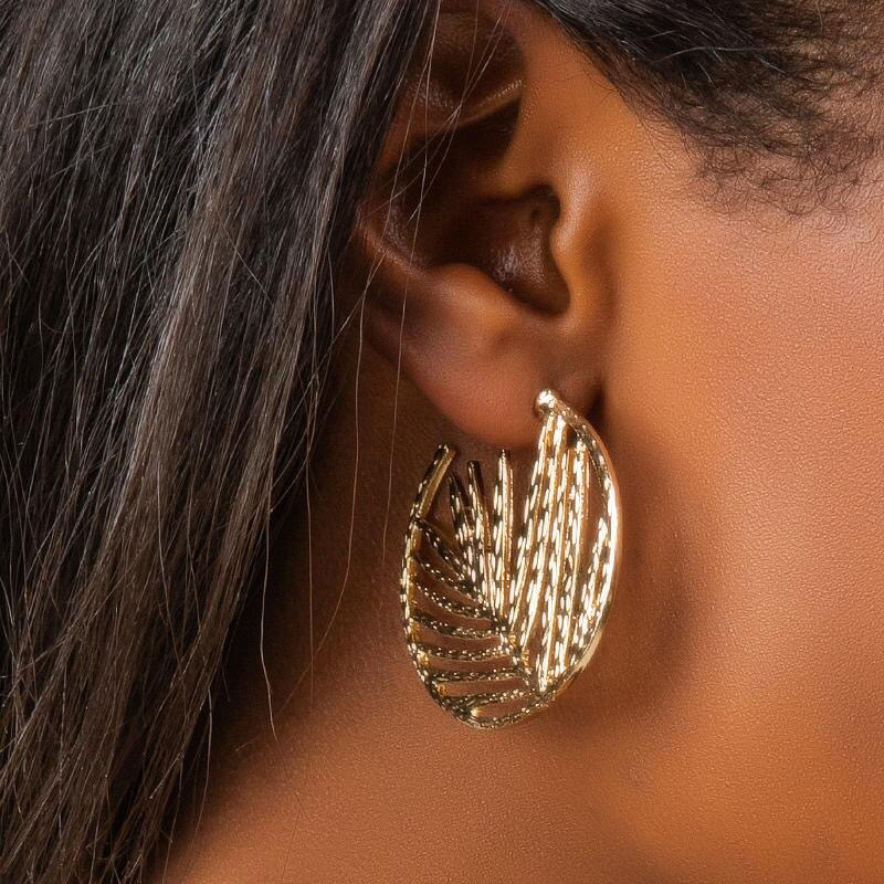 New Jewelry Earrings Hollow Leaf Women&#39;s Stud Earrings display picture 1