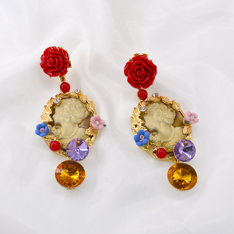 New Retro Baroque Crystal Relief Queen Beauty Portrait Temperament Literature And Art Earrings With Accessories Wholesale Nihaojewelry display picture 3