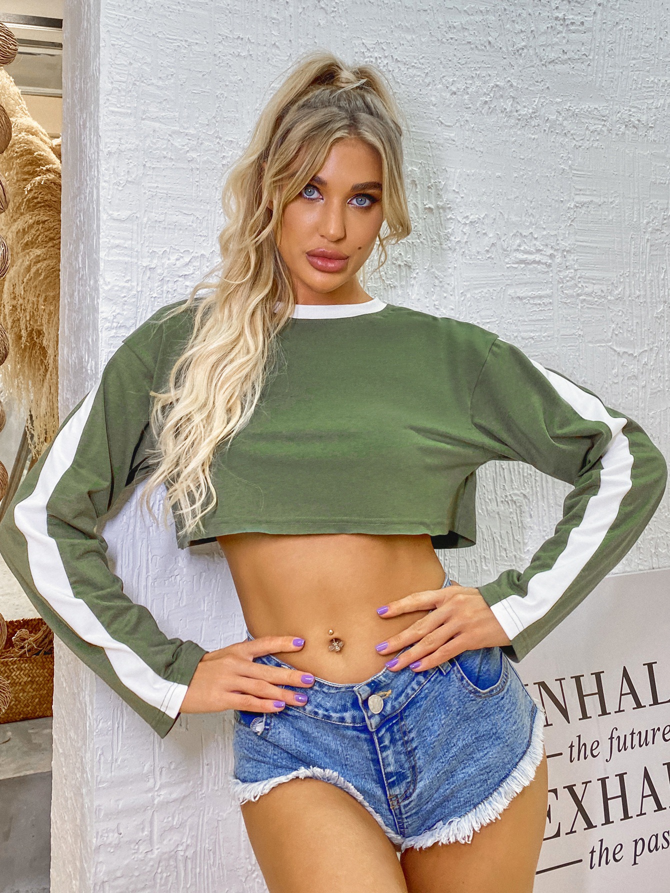 women s retro round neck exposed navel loose long-sleeved T-shirt nihaostyles wholesale clothing NSJM80024