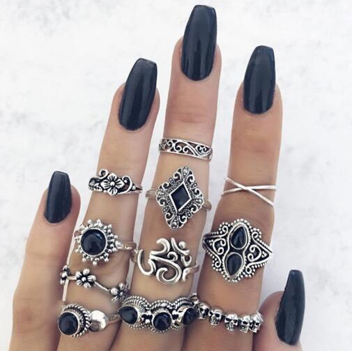 Bohemian Retro Flower Ring 11 Piece Set Hollow Carved Black Gem Joint Ring New Wholesale Nihaojewelry display picture 3