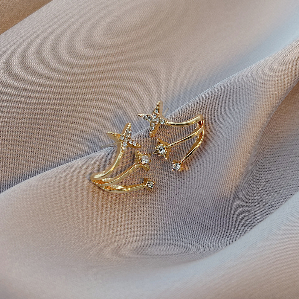 Diamond Tassel Pearl Moon Fishtail Earrings display picture 4