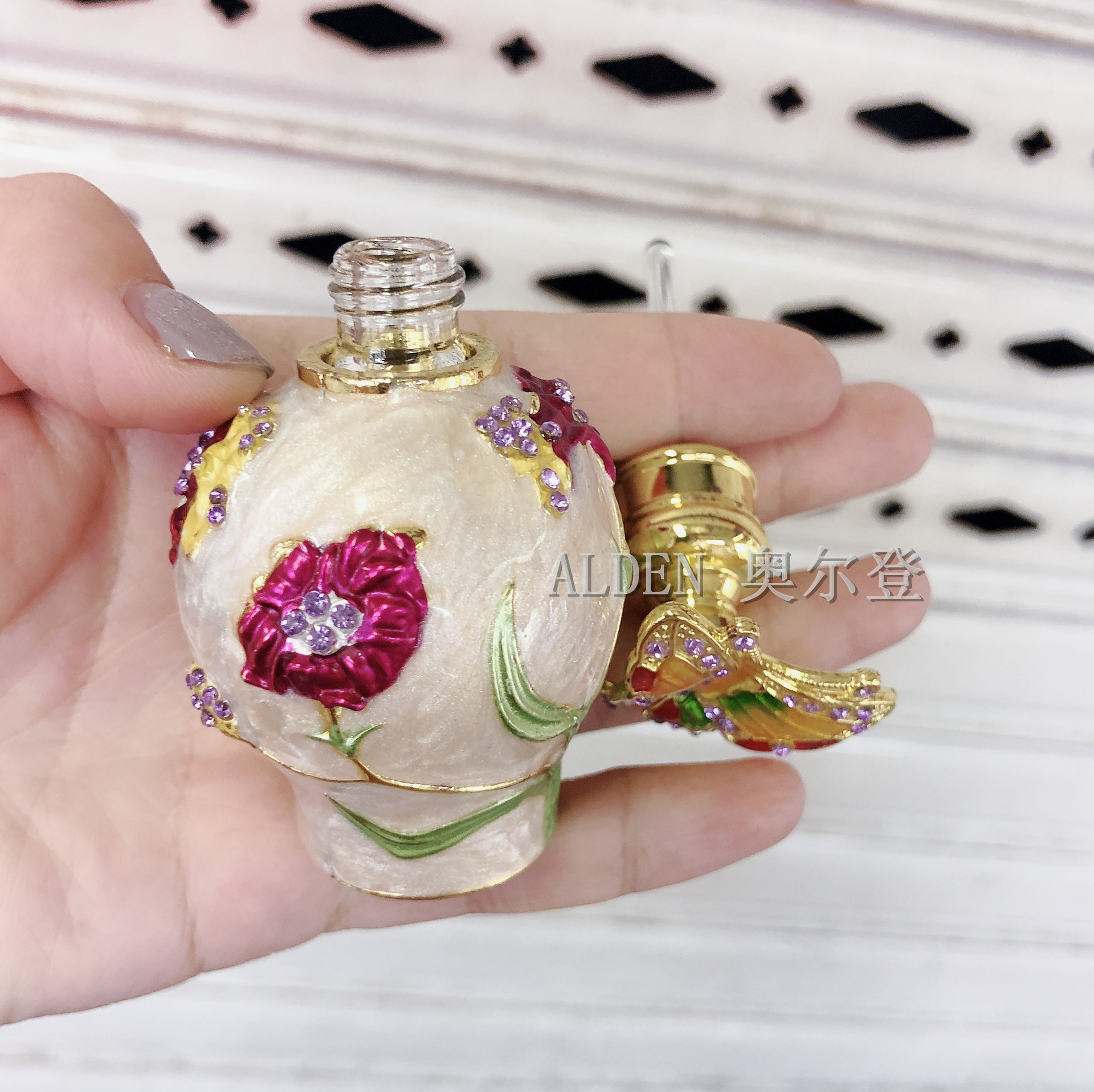 Wholesale of 12ml Dubai-style tattoo color bottles, butterfly perfume bottles and exquisite essential oil bottles detail image 4