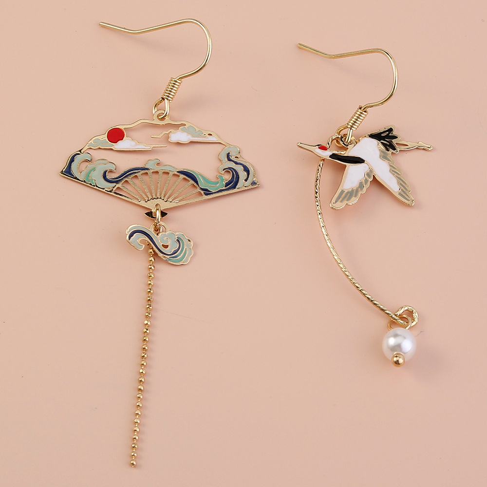 Retro Elegant Crane Long Earrings display picture 4