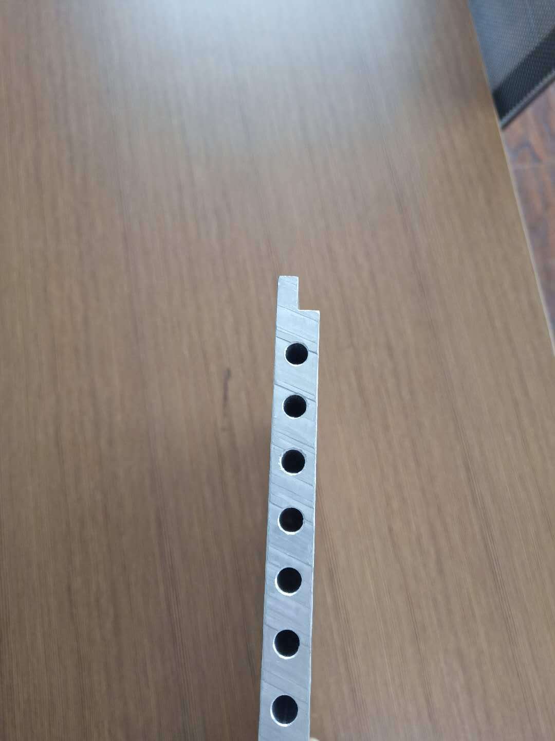 特价销售滑雪设备专用多孔铝板