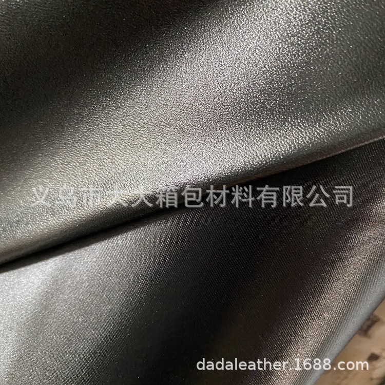 Yiwu Dada Factory Direct sales of lustrous leather single-color butyl foam five-beauty satin bottom foam bag fabric detail image 3