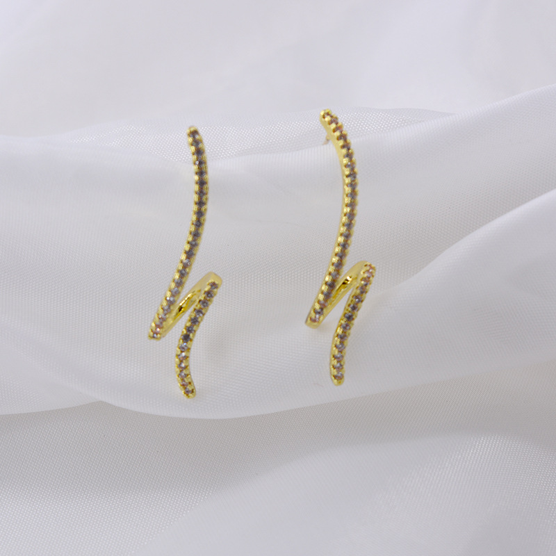 Fashion S-shaped Micro-inlaid Zircon Linear Wave Twist Earrings Simple Earrings Women display picture 4