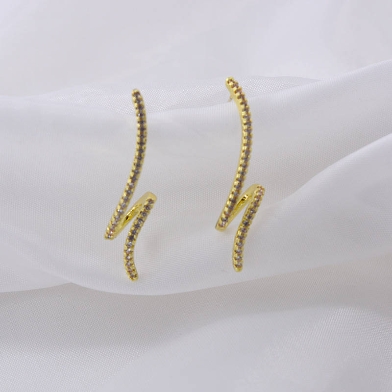 Moda En Forma De S Micro-incrustaciones De Circón Lineal Onda Twist Aretes Simples Aretes Mujeres display picture 4