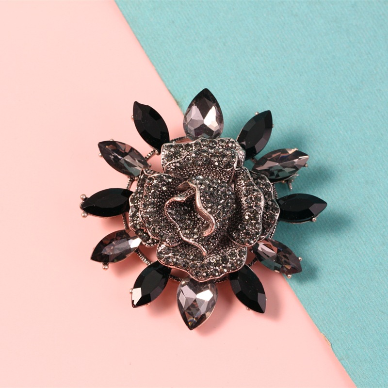 Full Diamond Sun Flower Brooch display picture 10
