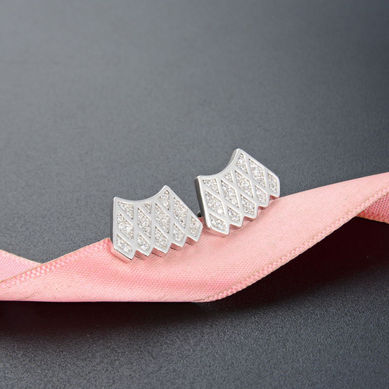 Estilo coreano s925 pendientes de circón de plata pendientes de diamantes incrustados de moda japonesa pendientes de lujo de la luz de las mujeres fuente fábrica