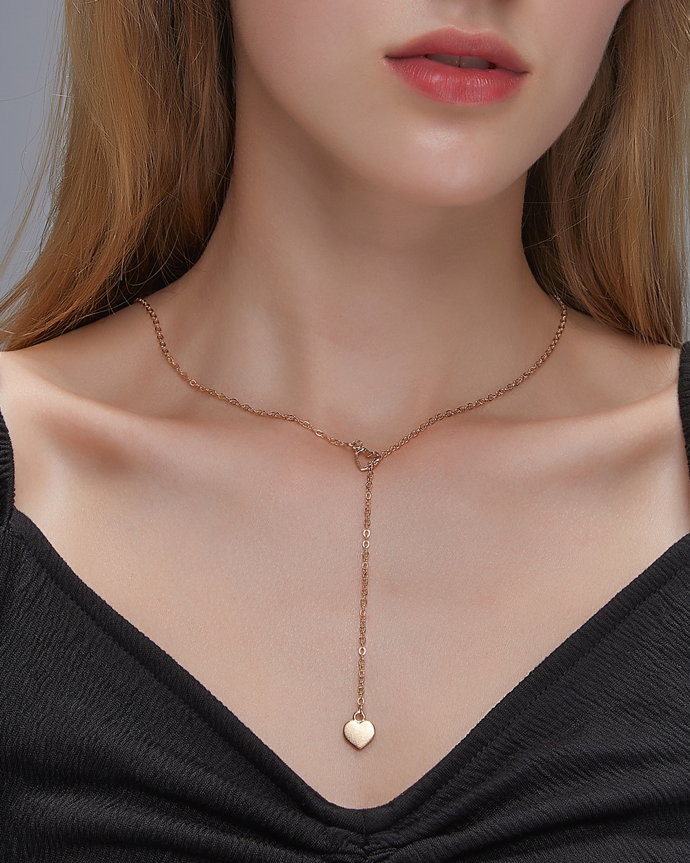 New Simple Love-shaped Wild Long Heart Alloy Pendant Necklace Clavicle Chain For Women display picture 3