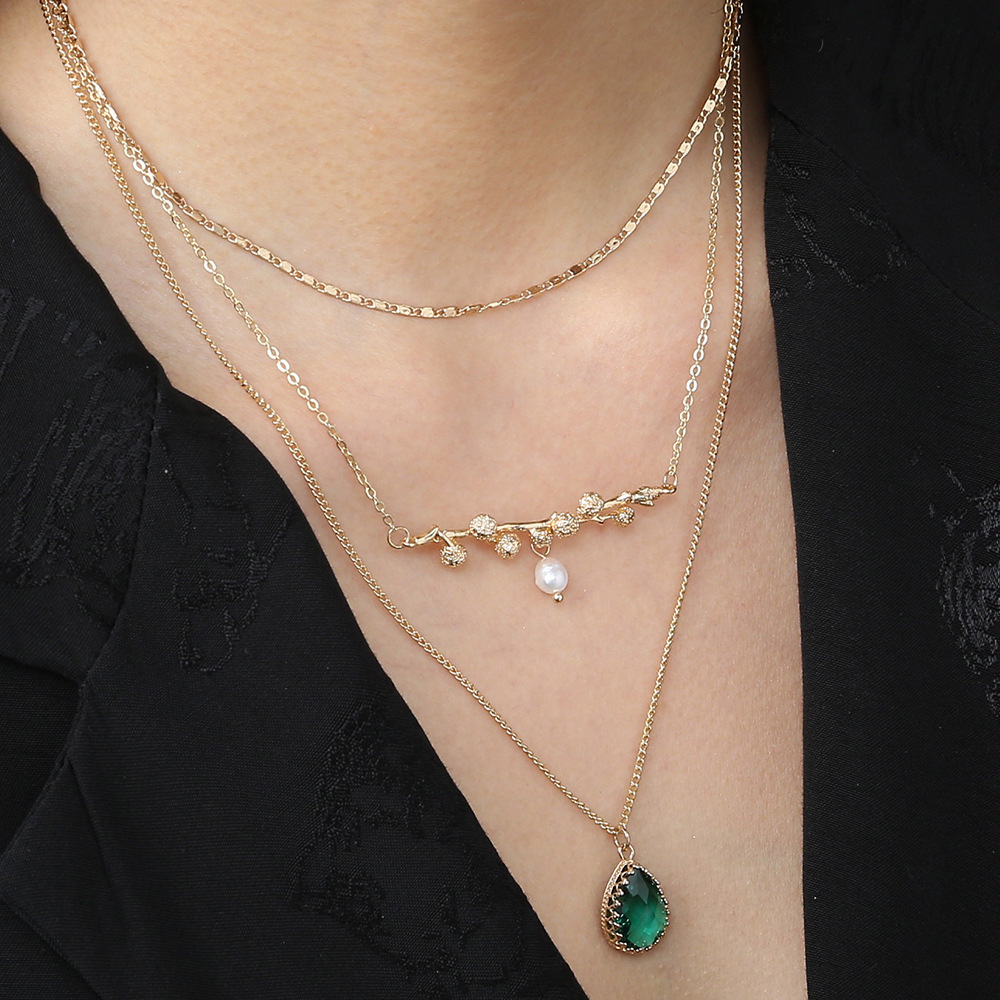 Retro Classical Emerald Water Drop Pendant Multi-layer Alloy Necklace display picture 1