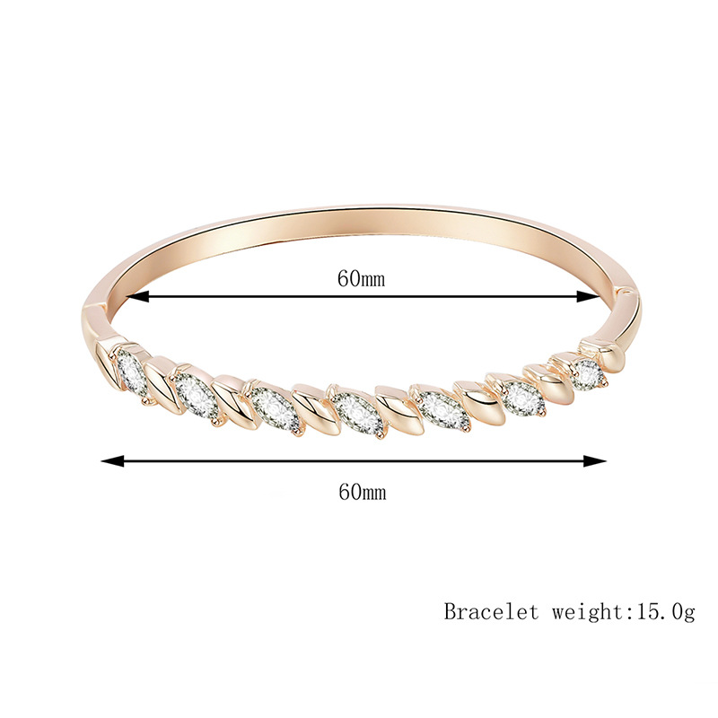 Hot Spot Wholesale Fashion New Alloy Bracelet Personality Simple Zircon Micro-inlaid Bracelet Wholesale Nihaojewelry display picture 3
